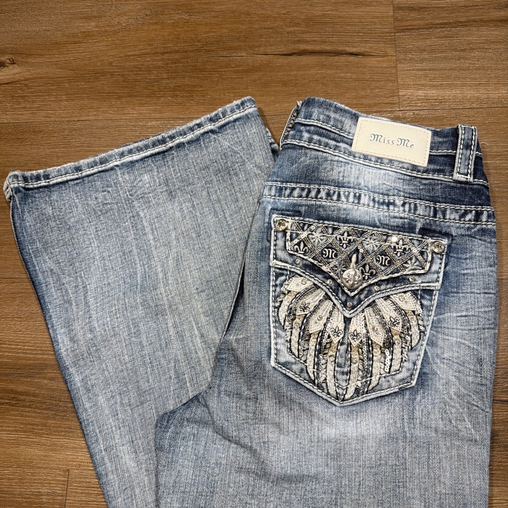 Miss Me MID-RISE FLARE Rhinestones Pockets Jeans Size 30 x 32 Distressed Wings